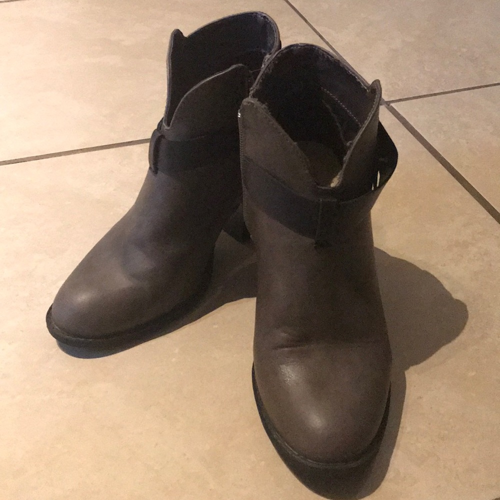 XOXO grey/brown booties